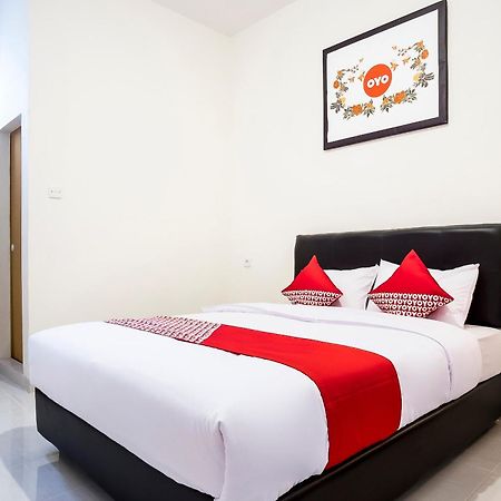 Super Oyo Capital O 873 Kamani Homestay Syariah Medan Exterior photo