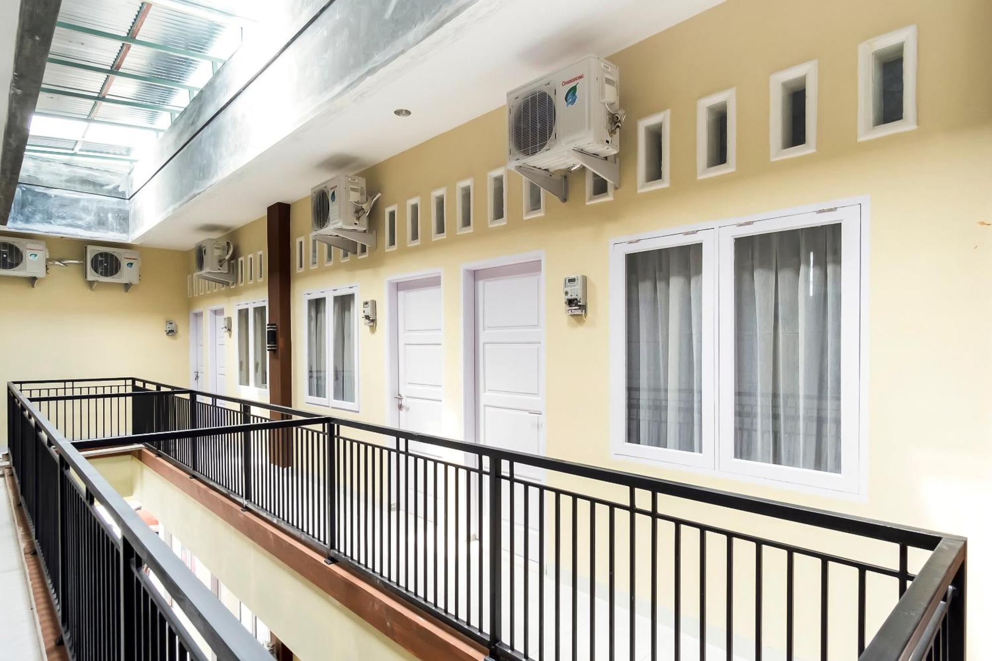 Super Oyo Capital O 873 Kamani Homestay Syariah Medan Exterior photo
